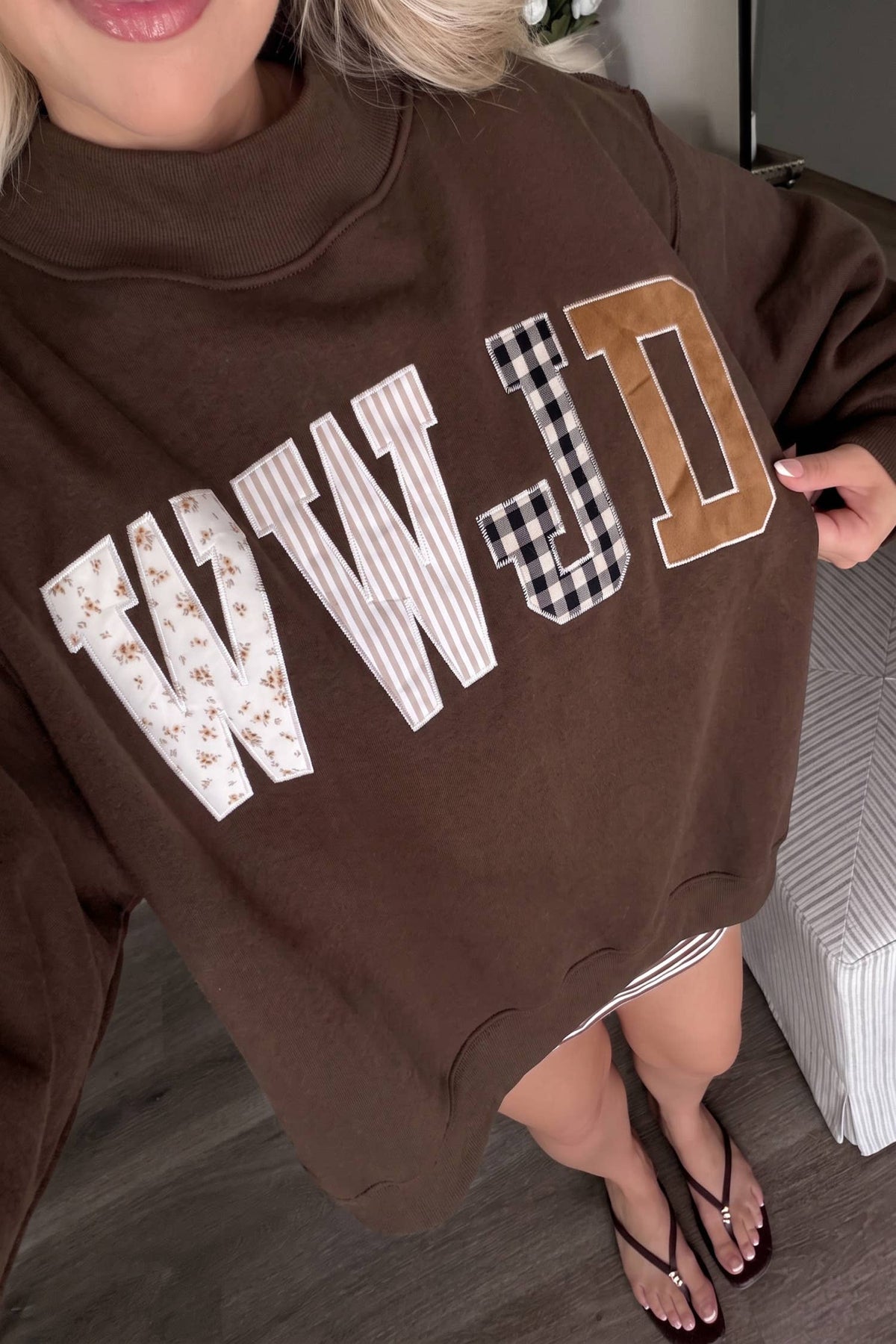 66 Plus Size WWJD Embroidered Mock Neck Sweatshirt (S-4X): Gray / M